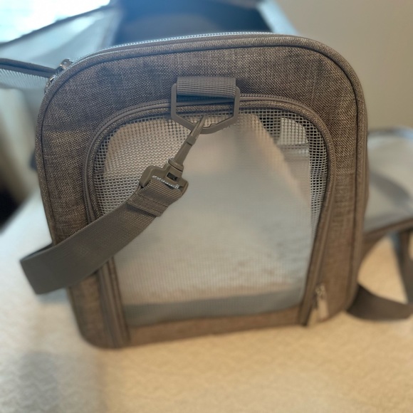 Grey collapsible Travel Carrier for Small Pet - Picture 5 of 11